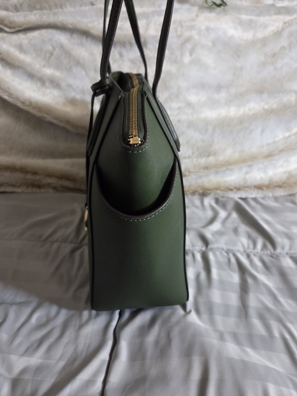 NWT - Michael Kors Marilyn Medium Saffiano Leather Tote with Gold Charm - Picture 4 of 16